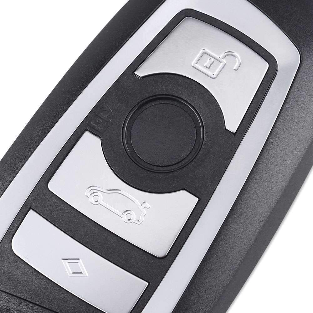 Ezüst és fekete színű, 4 gombos BMW kulcs, kulcsház gombjai.